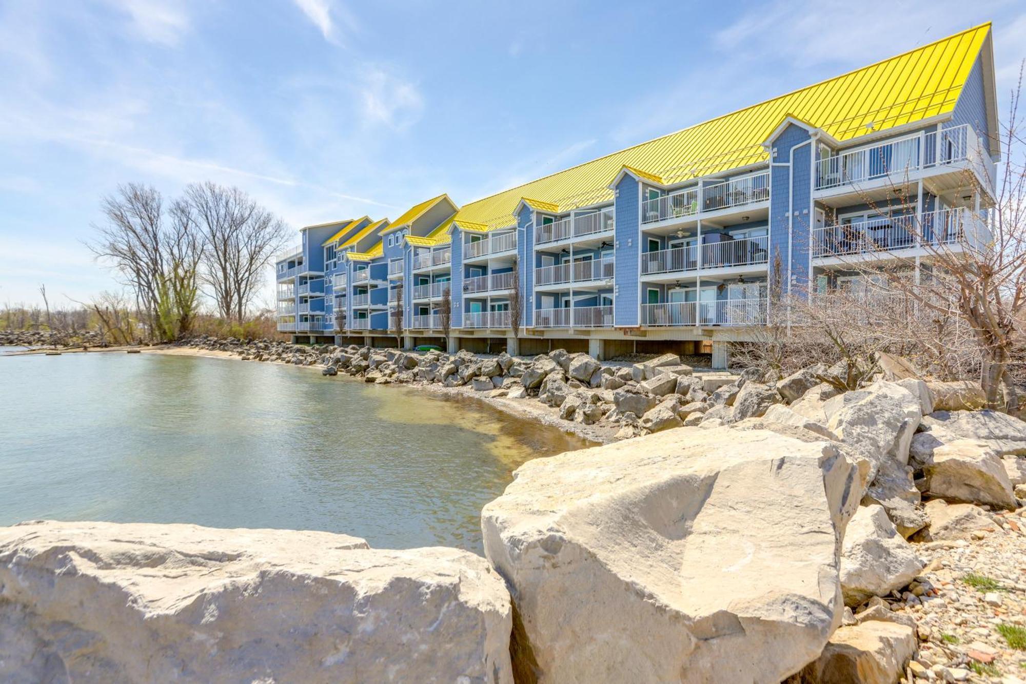 Cozy Lakefront Middle Bass Retreat With Balcony Put-in-Bay Eksteriør billede