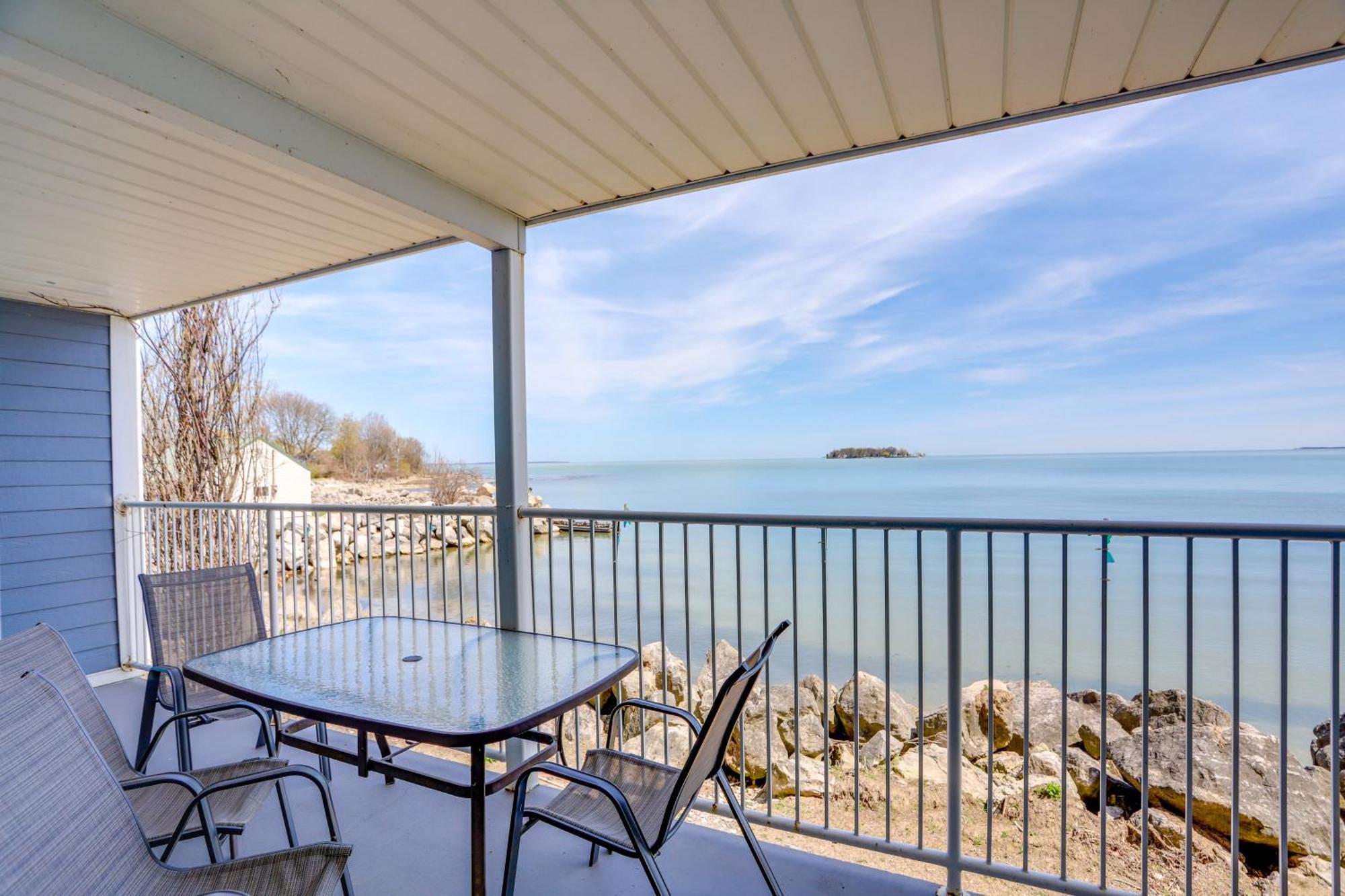 Cozy Lakefront Middle Bass Retreat With Balcony Put-in-Bay Eksteriør billede