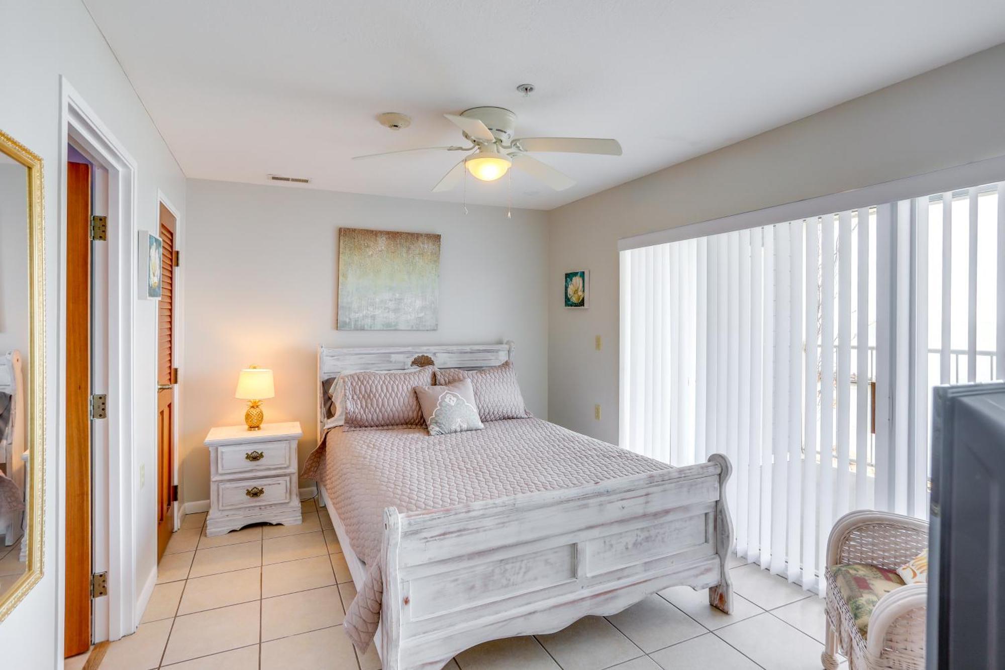 Cozy Lakefront Middle Bass Retreat With Balcony Put-in-Bay Eksteriør billede