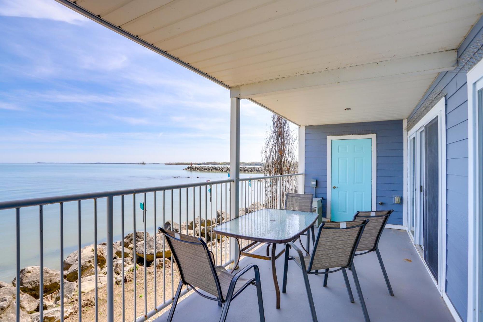 Cozy Lakefront Middle Bass Retreat With Balcony Put-in-Bay Eksteriør billede