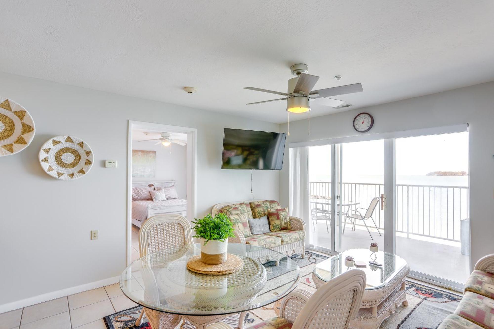 Cozy Lakefront Middle Bass Retreat With Balcony Put-in-Bay Eksteriør billede