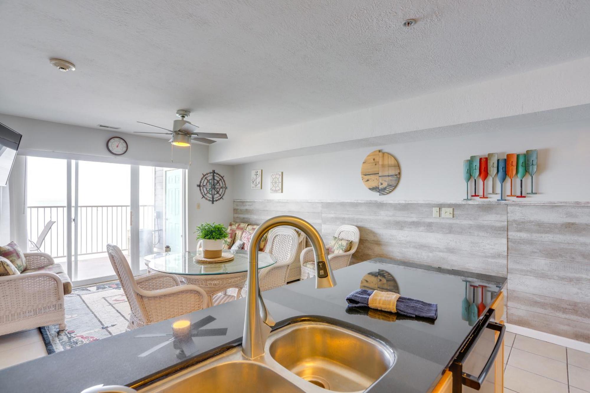 Cozy Lakefront Middle Bass Retreat With Balcony Put-in-Bay Eksteriør billede